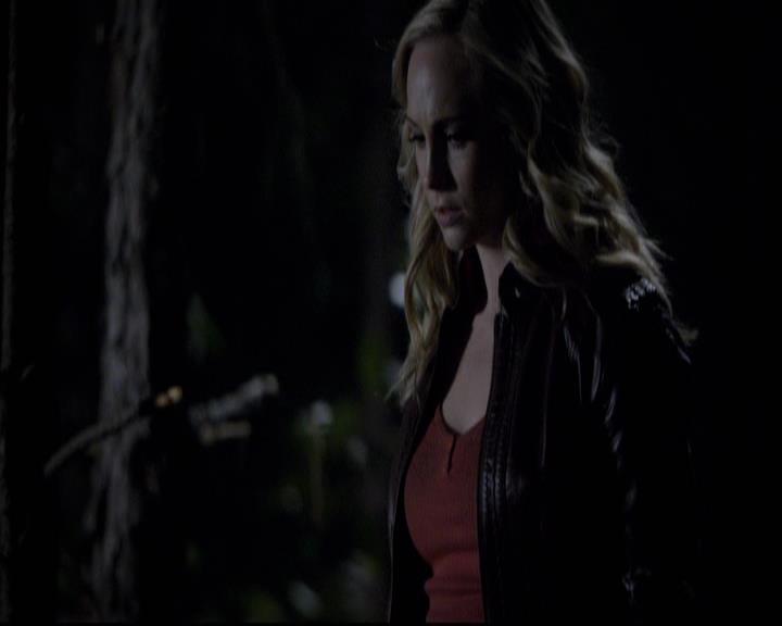 VampireDiariesWorld-dot-org_2x11ByTheLightOfTheMoon2054.jpg