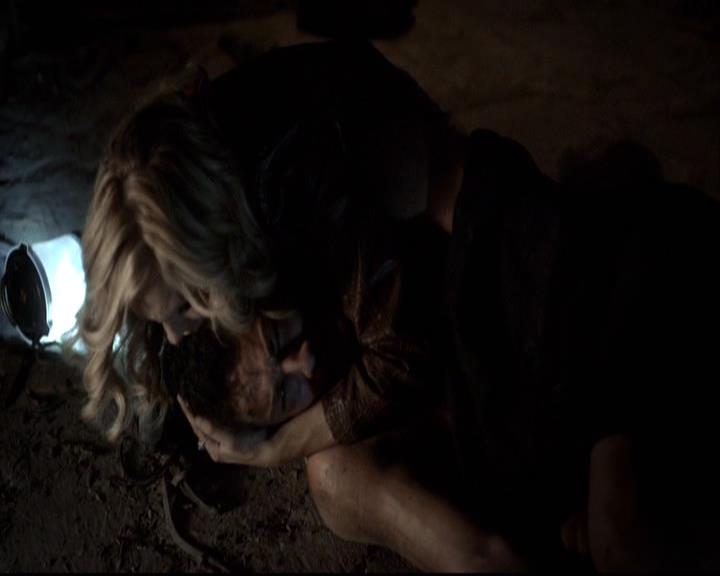 VampireDiariesWorld-dot-org_2x11ByTheLightOfTheMoon2108.jpg