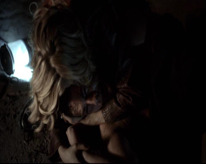VampireDiariesWorld-dot-org_2x11ByTheLightOfTheMoon2110.jpg