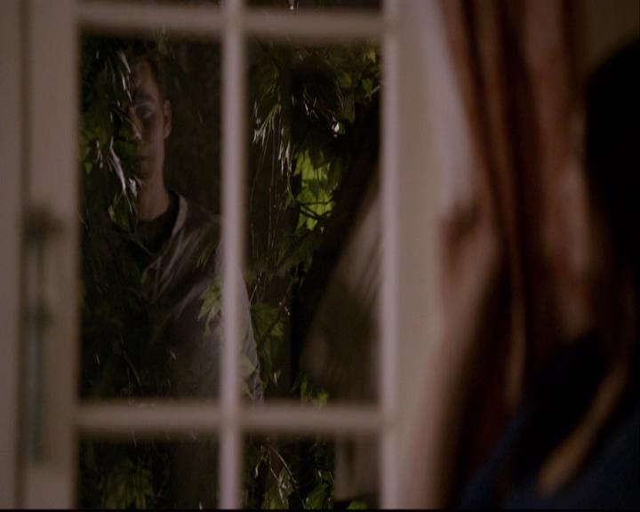 VampireDiariesWorld-dot-org_2x11ByTheLightOfTheMoon2120.jpg