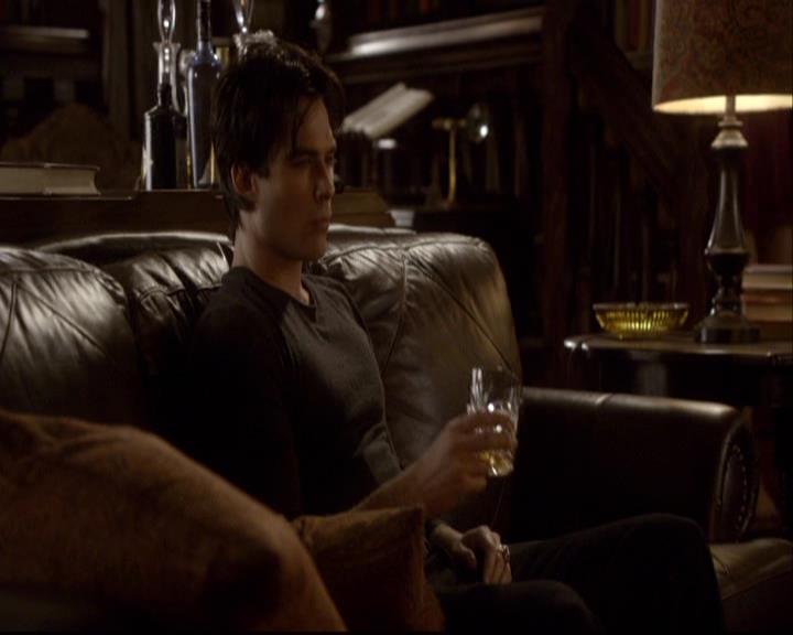VampireDiariesWorld-dot-org_2x11ByTheLightOfTheMoon2157.jpg