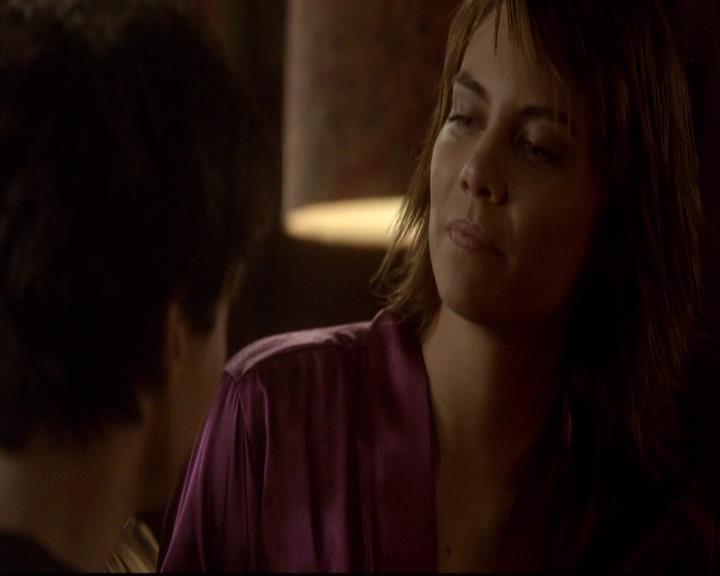 VampireDiariesWorld-dot-org_2x11ByTheLightOfTheMoon2199.jpg