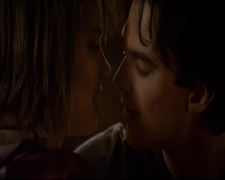 VampireDiariesWorld-dot-org_2x11ByTheLightOfTheMoon2232.jpg