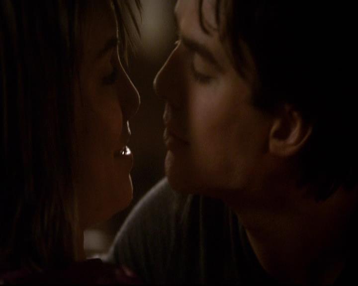 VampireDiariesWorld-dot-org_2x11ByTheLightOfTheMoon2234.jpg