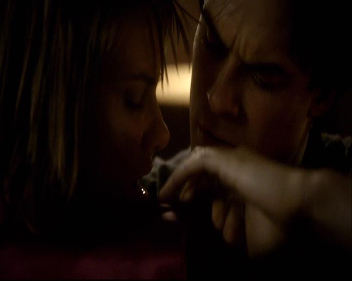 VampireDiariesWorld-dot-org_2x11ByTheLightOfTheMoon2251.jpg