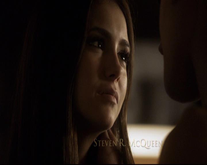 VampireDiariesWorld-dot-org_2x12TheDecent0128.jpg