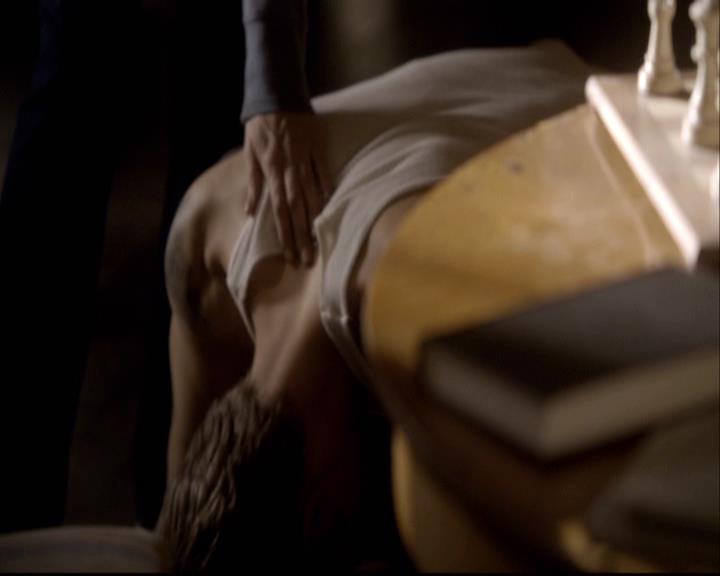 VampireDiariesWorld-dot-org_2x12TheDecent0198.jpg