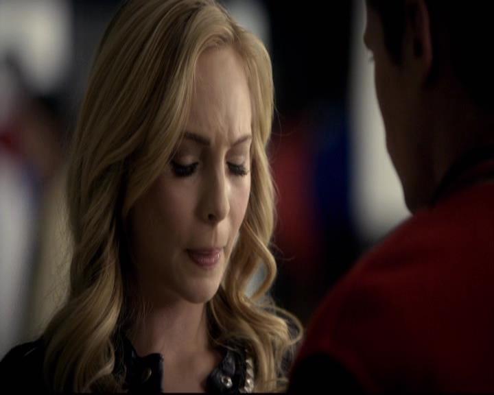 VampireDiariesWorld-dot-org_2x12TheDecent1144.jpg