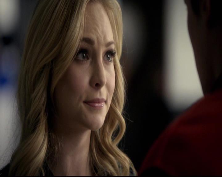 VampireDiariesWorld-dot-org_2x12TheDecent1154.jpg