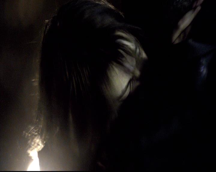 VampireDiariesWorld-dot-org_2x12TheDecent1310.jpg