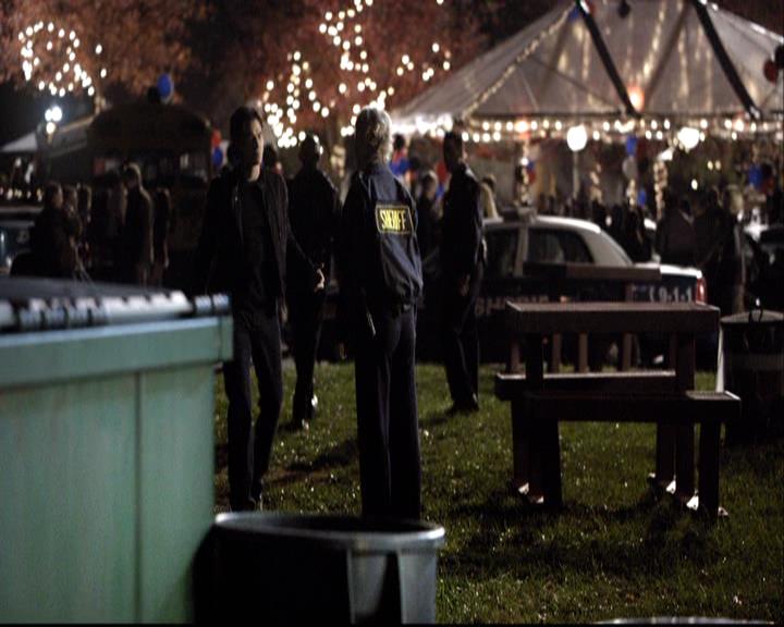VampireDiariesWorld-dot-org_2x12TheDecent1321.jpg