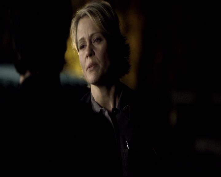 VampireDiariesWorld-dot-org_2x12TheDecent1329.jpg