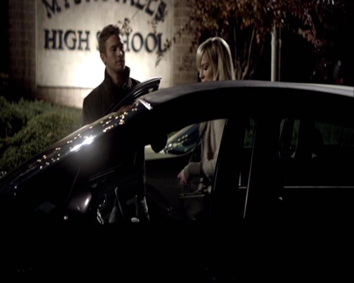 VampireDiariesWorld-dot-org_2x12TheDecent1362.jpg