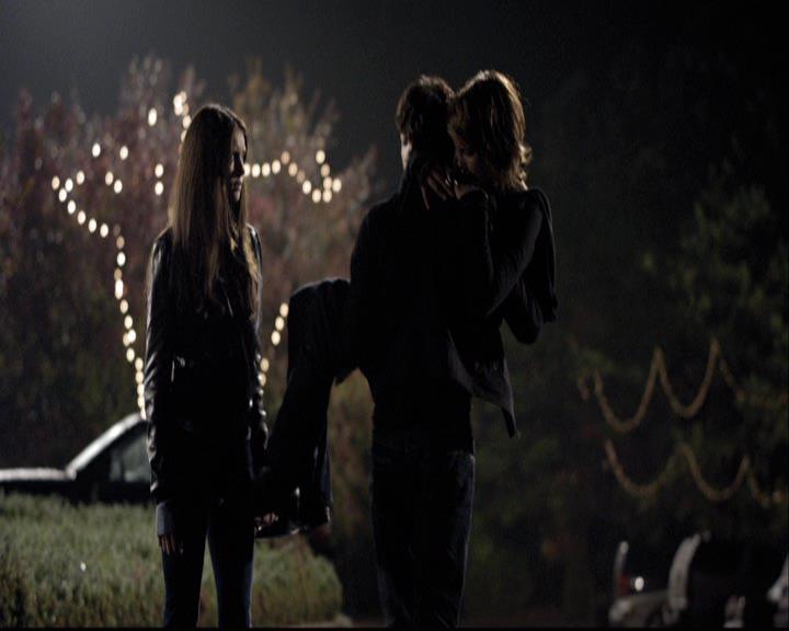VampireDiariesWorld-dot-org_2x12TheDecent1440.jpg