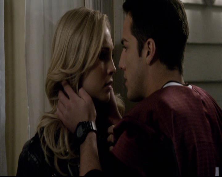 VampireDiariesWorld-dot-org_2x12TheDecent1631.jpg