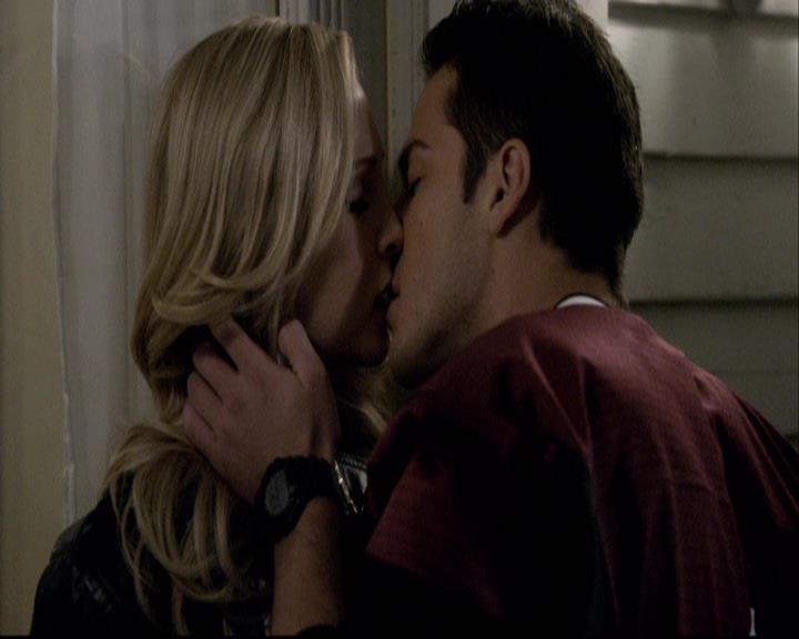 VampireDiariesWorld-dot-org_2x12TheDecent1633.jpg