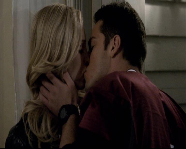 VampireDiariesWorld-dot-org_2x12TheDecent1634.jpg