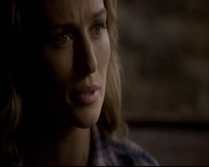 VampireDiariesWorld-dot-org_2x12TheDecent1943.jpg