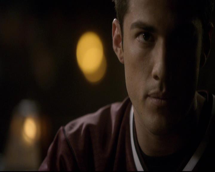 VampireDiariesWorld-dot-org_2x12TheDecent1944.jpg