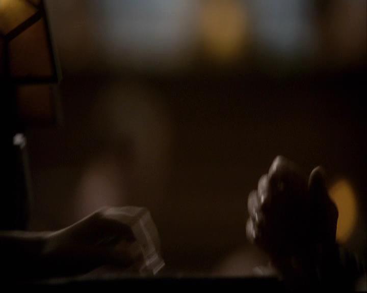VampireDiariesWorld-dot-org_2x12TheDecent1951.jpg