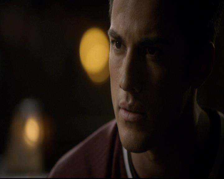 VampireDiariesWorld-dot-org_2x12TheDecent1972.jpg