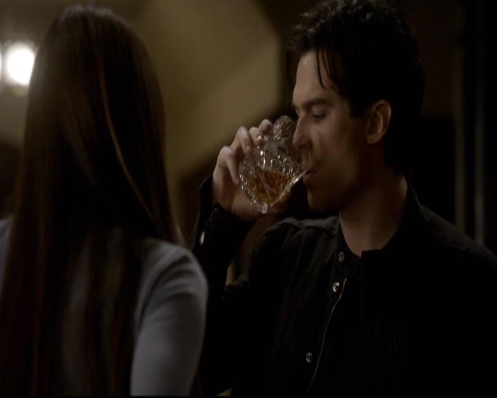 VampireDiariesWorld-dot-org_2x12TheDecent2005.jpg