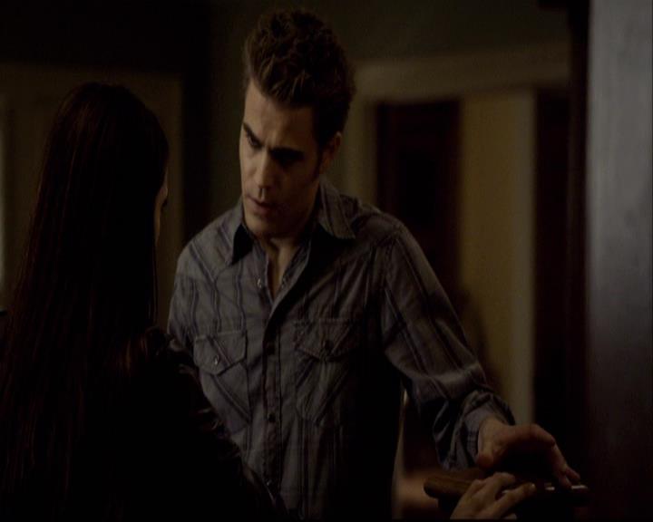 VampireDiariesWorld-dot-org_2x12TheDecent2101.jpg