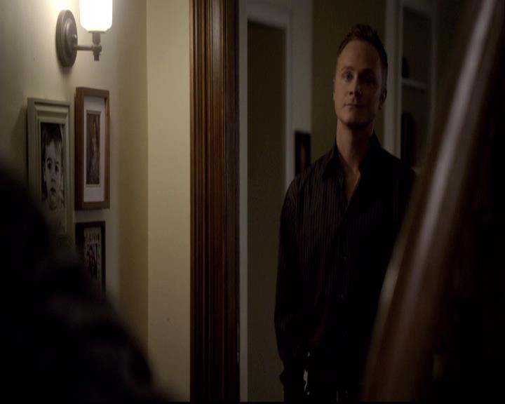 VampireDiariesWorld-dot-org_2x12TheDecent2114.jpg
