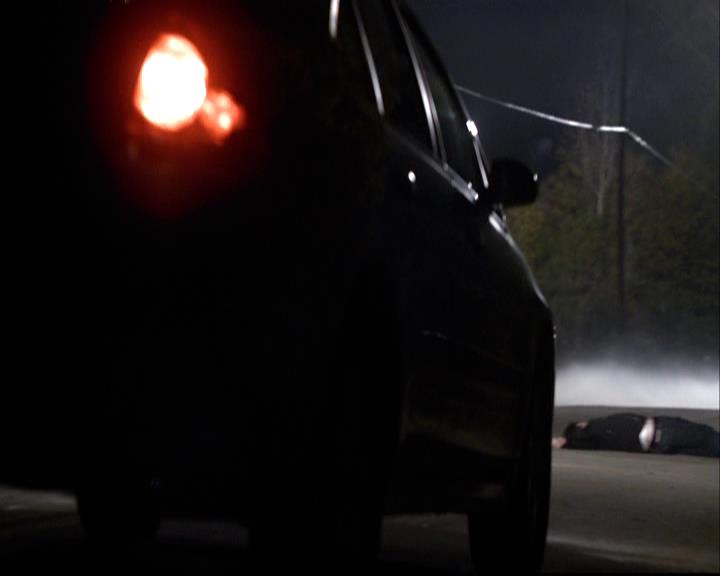 VampireDiariesWorld-dot-org_2x12TheDecent2128.jpg
