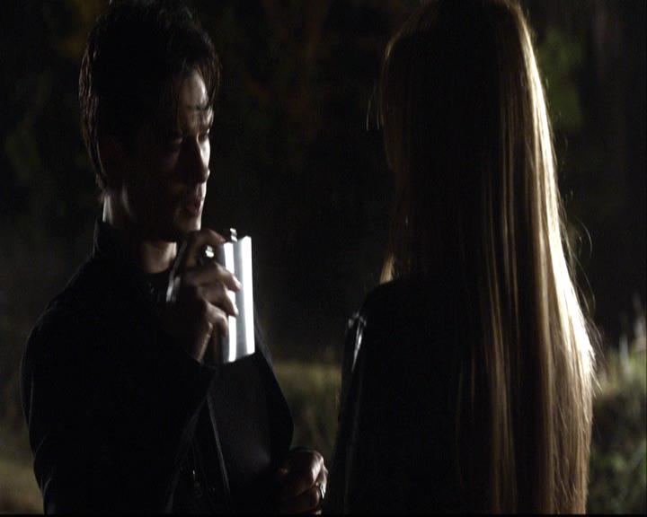 VampireDiariesWorld-dot-org_2x12TheDecent2186.jpg
