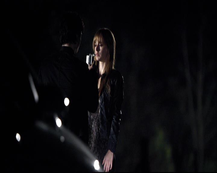 VampireDiariesWorld-dot-org_2x12TheDecent2187.jpg