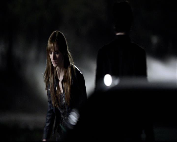 VampireDiariesWorld-dot-org_2x12TheDecent2266.jpg