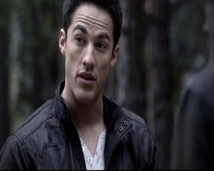 VampireDiariesWorld-dot-org_2x14CryingWolf0308.jpg