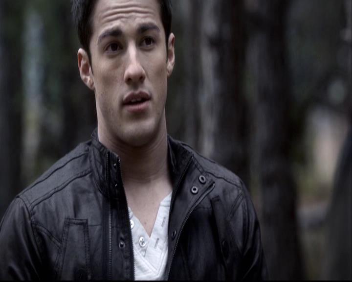 VampireDiariesWorld-dot-org_2x14CryingWolf0318.jpg