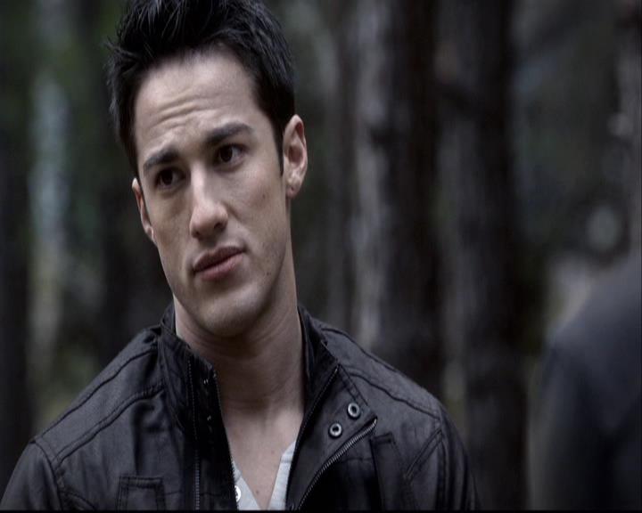 VampireDiariesWorld-dot-org_2x14CryingWolf0324.jpg