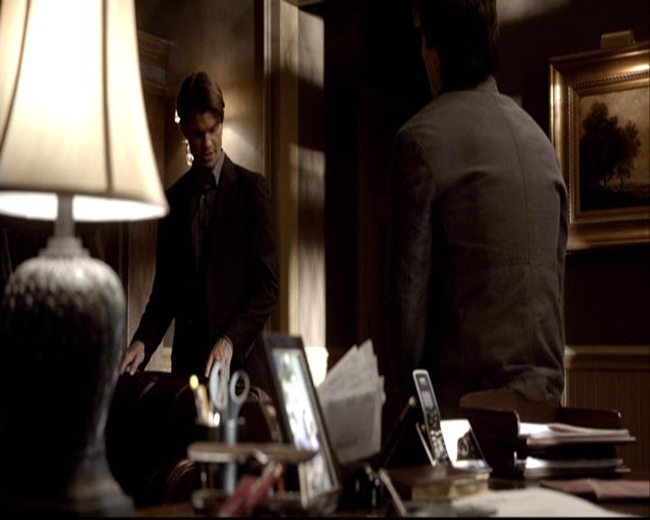 VampireDiariesWorld-dot-org_2x14CryingWolf0800.jpg
