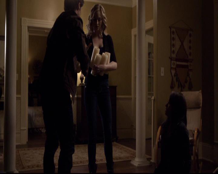 VampireDiariesWorld-dot-org_2x14CryingWolf0999.jpg