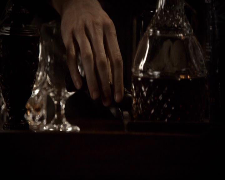 VampireDiariesWorld-dot-org_2x15TheDinnerParty0975.jpg