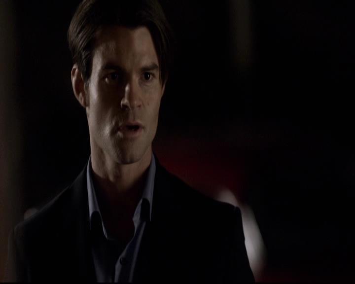 VampireDiariesWorld-dot-org_2x15TheDinnerParty1921.jpg