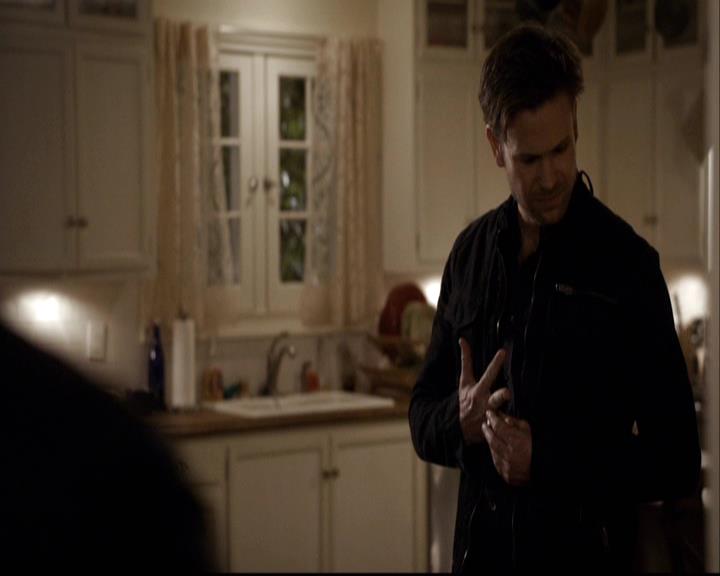 VampireDiariesWorld-dot-org_2x15TheDinnerParty2060.jpg