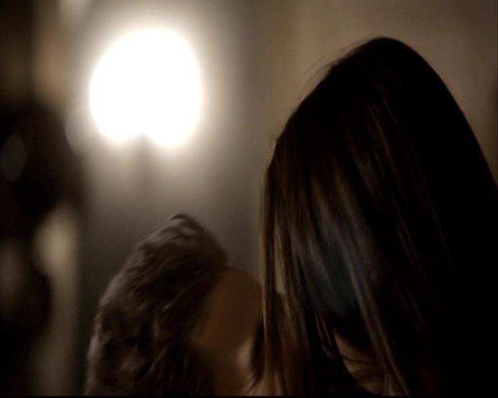 VampireDiariesWorld-dot-org_2x16TheHouseGuest0013.jpg