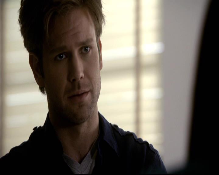 VampireDiariesWorld-dot-org_2x16TheHouseGuest0403.jpg