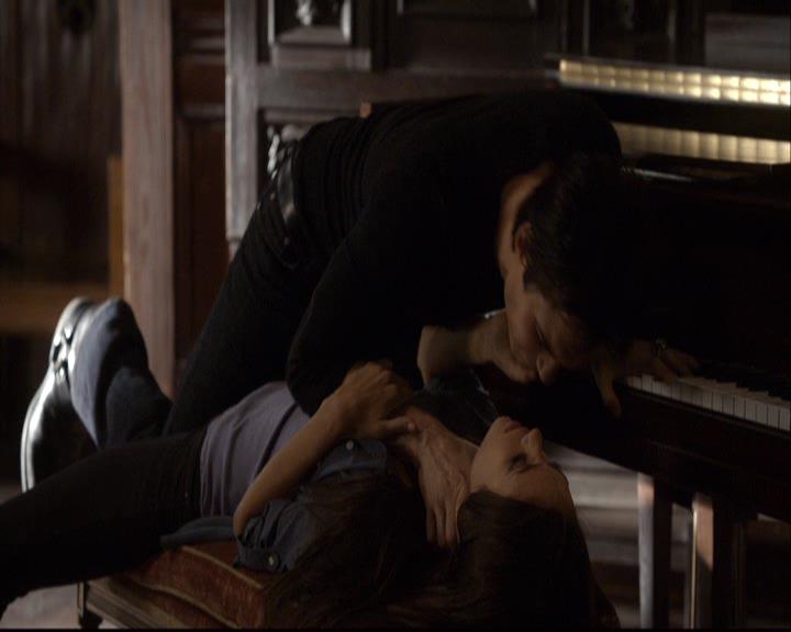 VampireDiariesWorld-dot-org_2x16TheHouseGuest0484.jpg