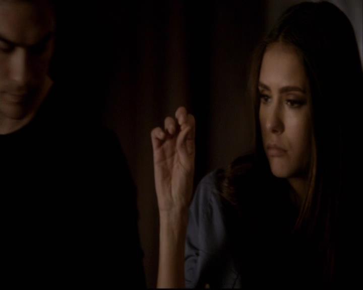 VampireDiariesWorld-dot-org_2x16TheHouseGuest0500.jpg