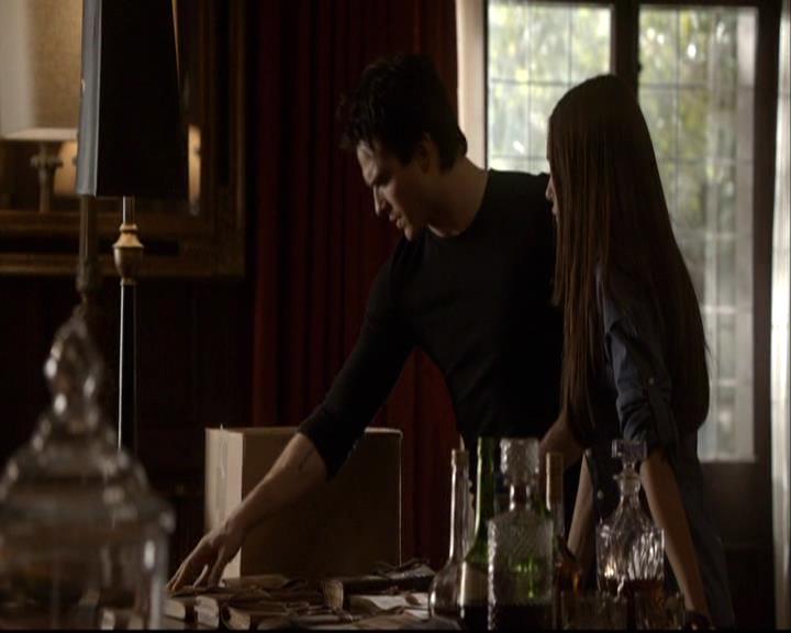VampireDiariesWorld-dot-org_2x16TheHouseGuest0508.jpg