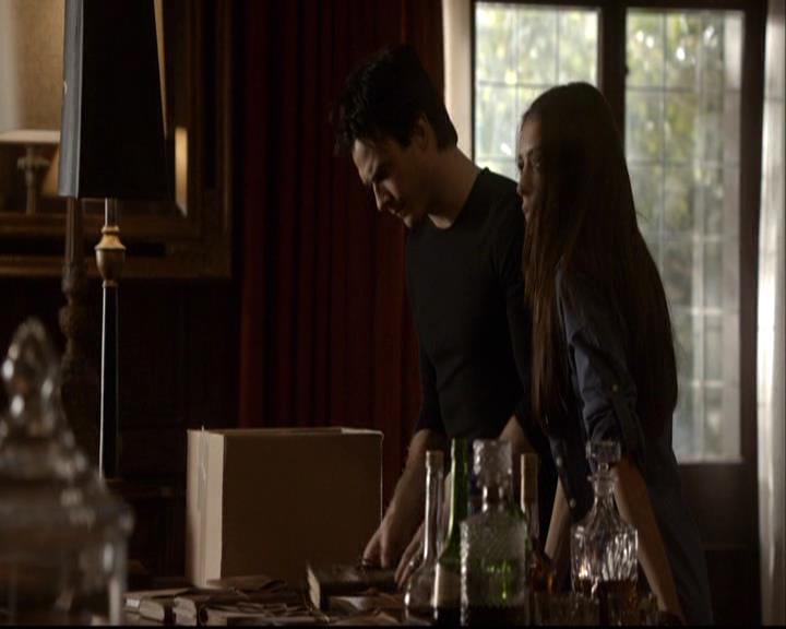 VampireDiariesWorld-dot-org_2x16TheHouseGuest0509.jpg