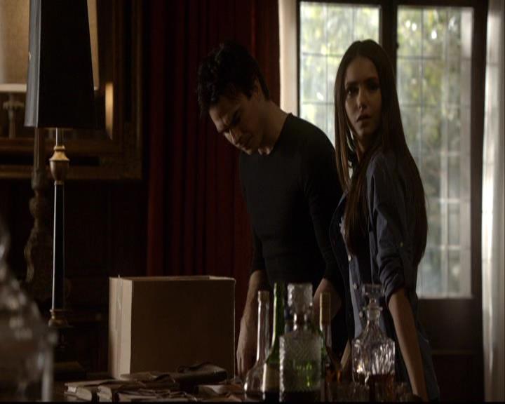 VampireDiariesWorld-dot-org_2x16TheHouseGuest0510.jpg