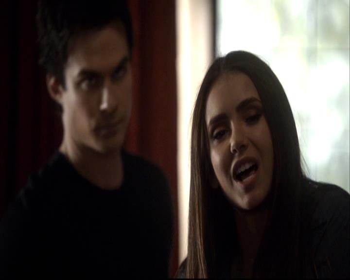 VampireDiariesWorld-dot-org_2x16TheHouseGuest0513.jpg