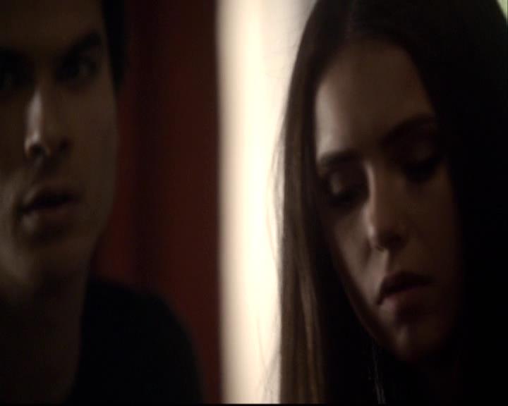 VampireDiariesWorld-dot-org_2x16TheHouseGuest0522.jpg
