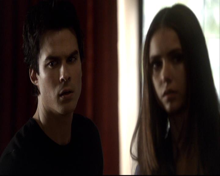 VampireDiariesWorld-dot-org_2x16TheHouseGuest0528.jpg